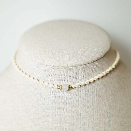 Collar de Macramé Entorchado con Piedra Cuarzo