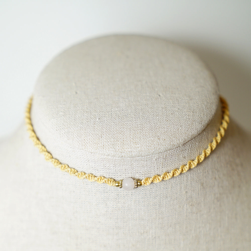 Collar de Macramé Entorchado con Piedra Cuarzo
