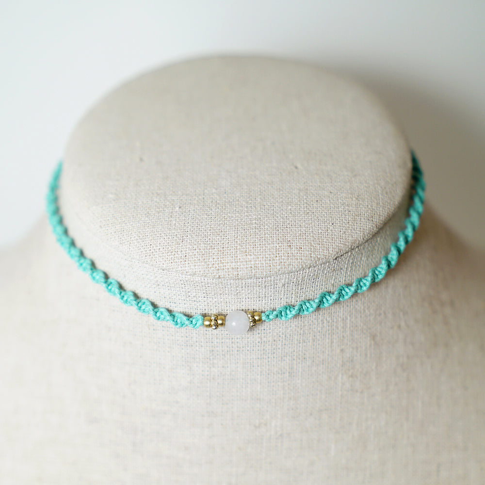 Collar de Macramé Entorchado con Piedra Cuarzo