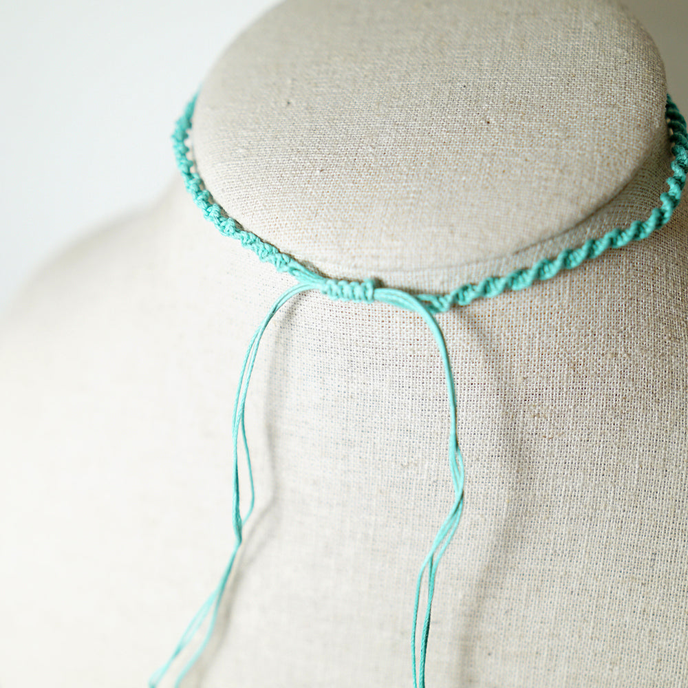 Collar de Macramé Entorchado con Piedra Cuarzo