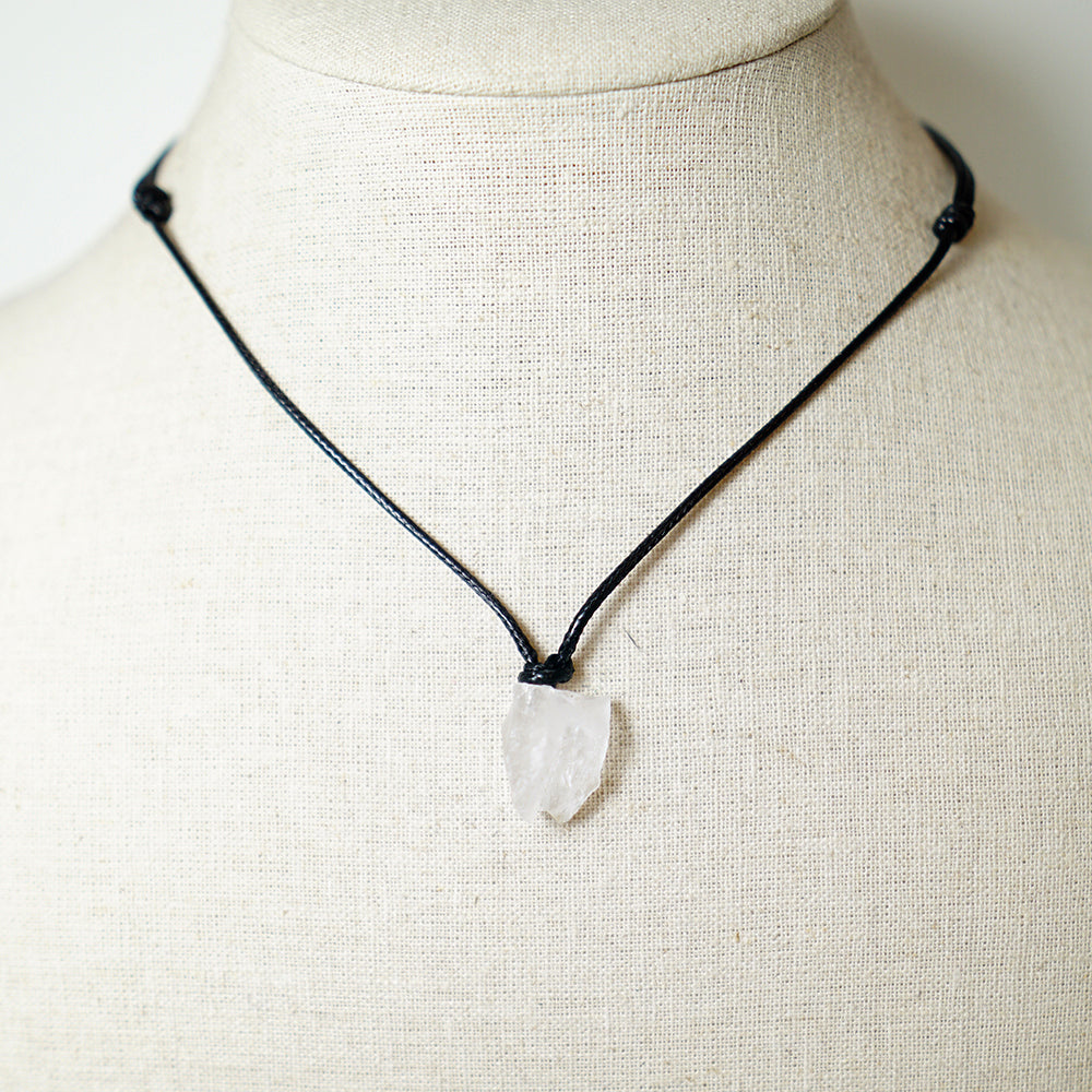 Colgante con Piedra de Cuarzo en Bruto