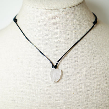 Colgante con Piedra de Cuarzo en Bruto