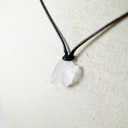 Colgante con Piedra de Cuarzo en Bruto