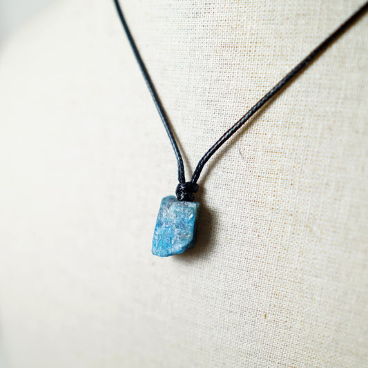 Colgante con Piedra de Lapislázuli en Bruto