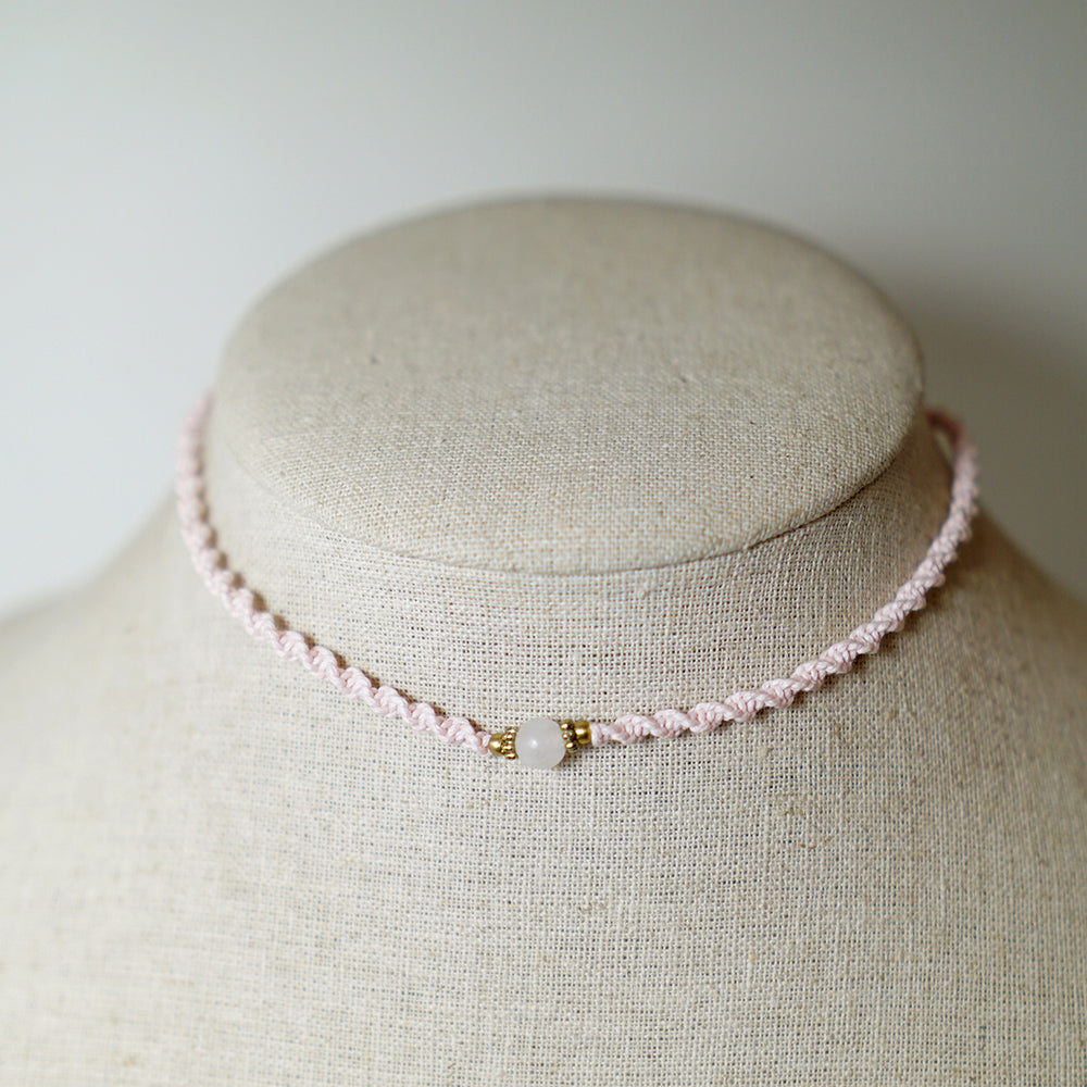 Collar de Macramé Entorchado con Piedra Cuarzo