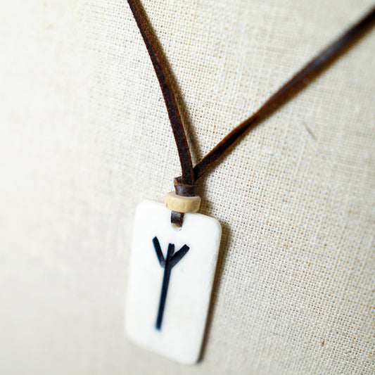 Colgante de Hueso con Runa Algiz