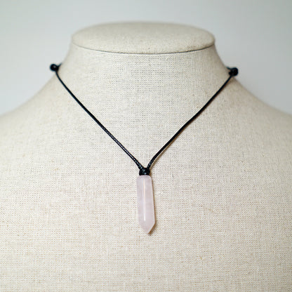 Colgante con Punta de Cuarzo Rosa