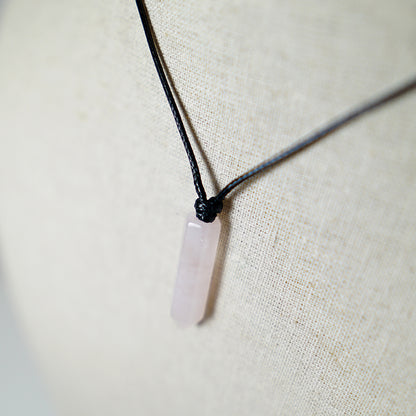 Colgante con Punta de Cuarzo Rosa
