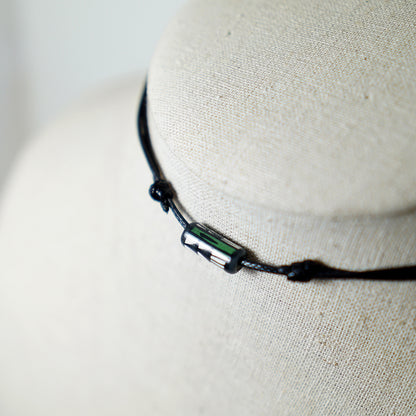 Colgante con Cuenta Tribal Verde y Negra