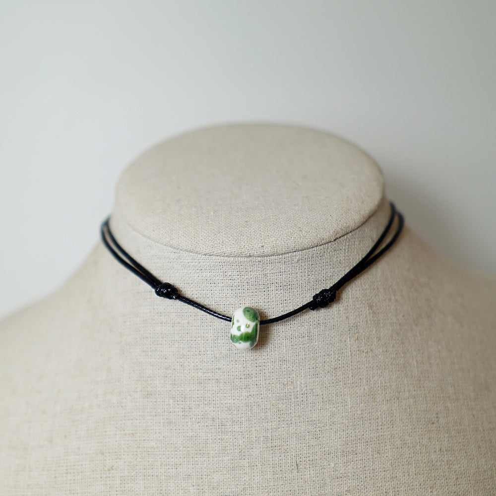 Colgante con Cuenta Blanca y Verde