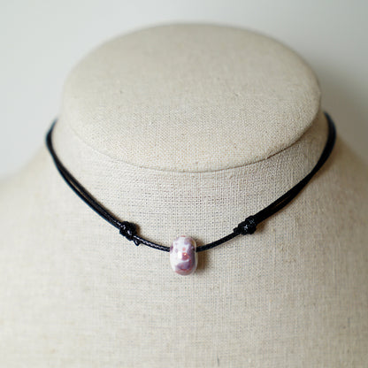 Colgante con Cuenta cerámica blanca moteada en rojo