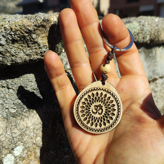 Llavero Om de Madera