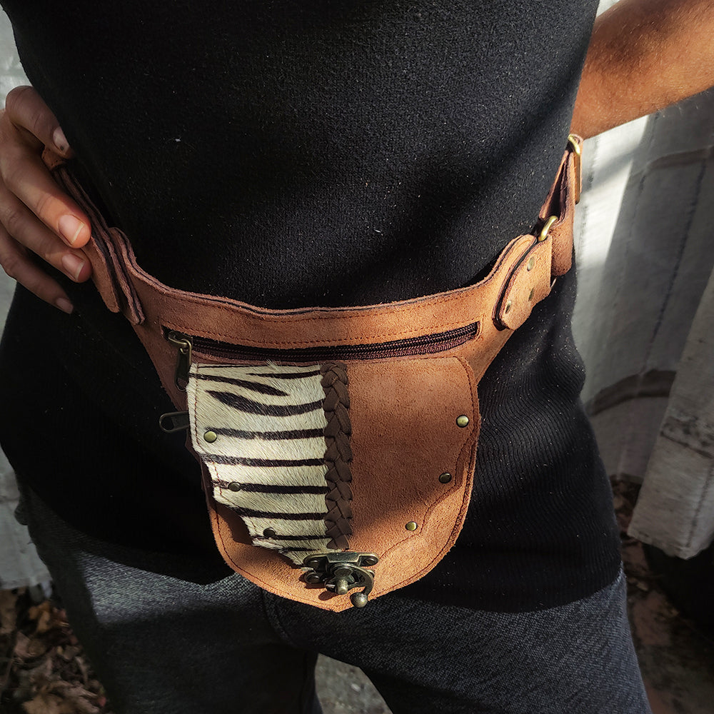 Riñonera de Cuero Marrón y Cebra