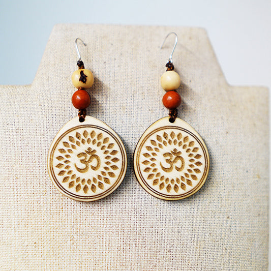 Pendientes Om Bolitas Madera Arce Trinity