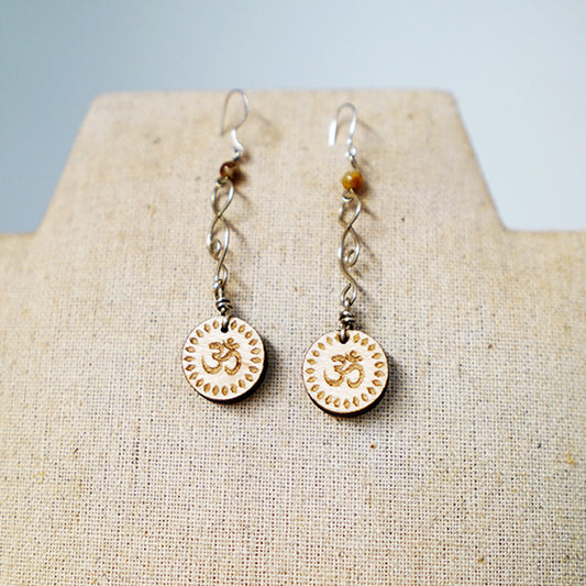 Pendientes Om Largos Madera Arce Trinity