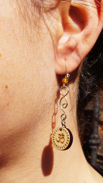 Pendientes Om Largos Madera Arce Trinity