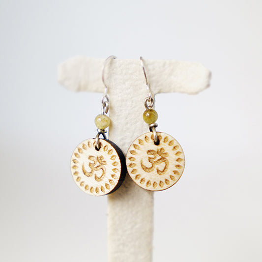 Pendientes Om Madera Arce Trinity